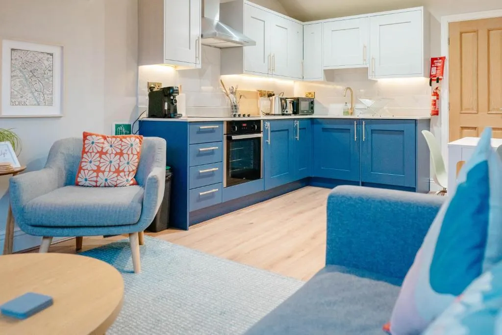 Cosy Loft Apartment Steps to City Walls & Minster