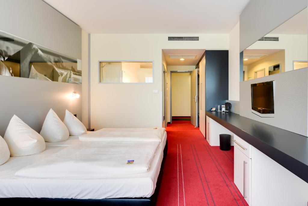 Postel nebo postele na pokoji v ubytování Novina Hotel Herzogenaurach Herzo-Base