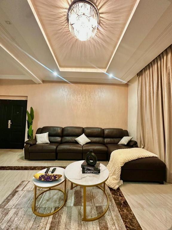 a living room with a couch and two tables at Park Street Apartment in Trofwi