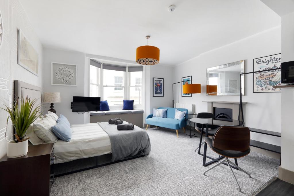 a bedroom with a bed and a living room at CITY HEART BRIGHTON in Brighton & Hove