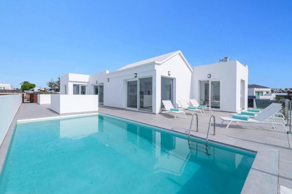Villa Napoli by Villa Plus