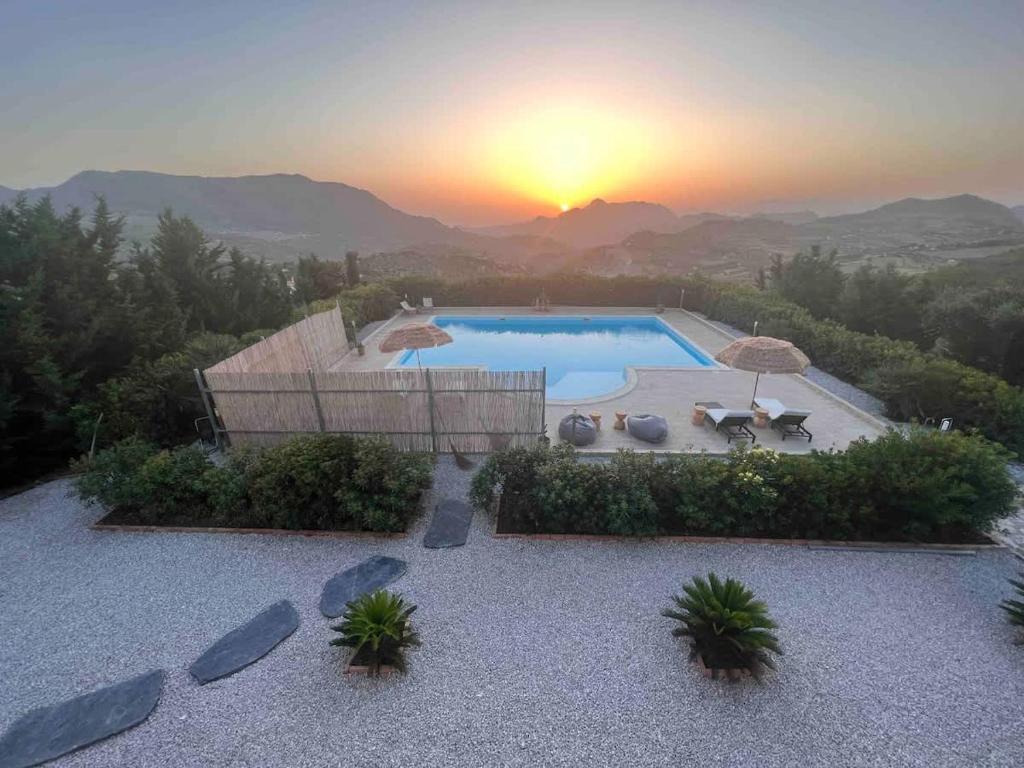 Sicilian Villa 5 BR Pool Jacuzzi Gym Sauna - Housity