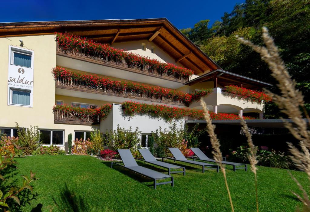 Saldur Small Active Hotel