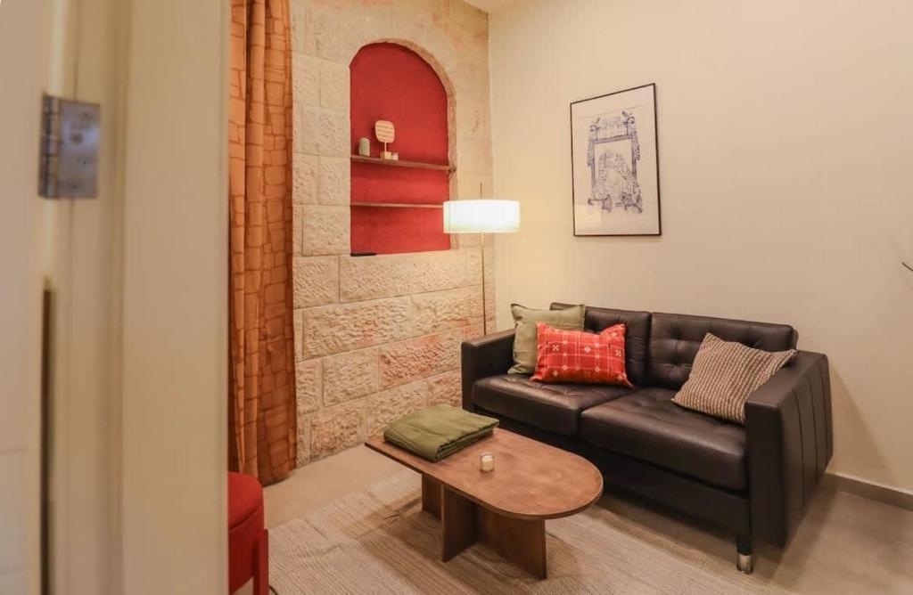 a living room with a couch and a table at City Centre Gem - Machne Yehuda in Jerusalem