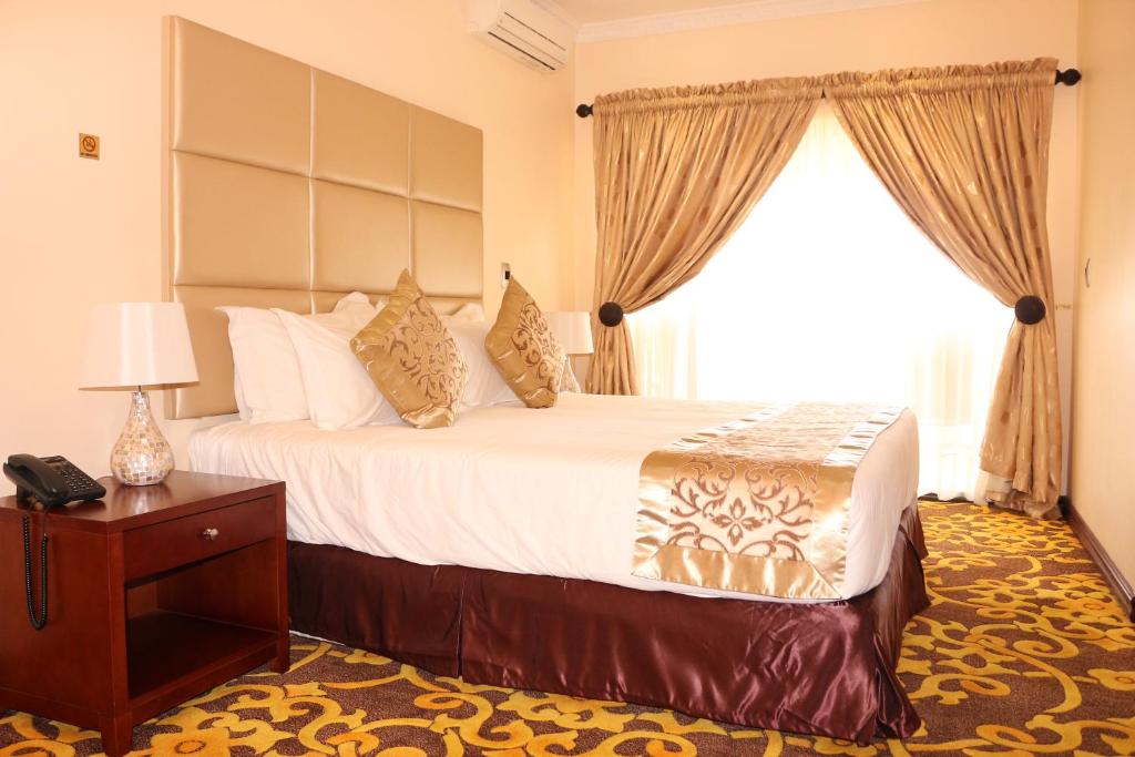Open House Boutique - Executive Suite