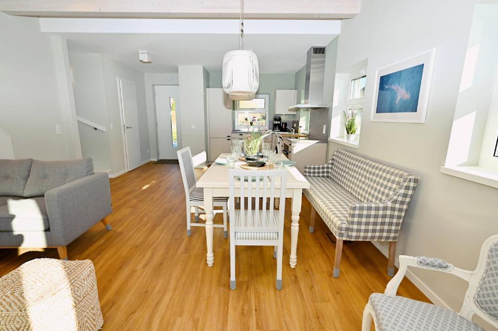 a kitchen and dining room with a table and chairs at Residenz R1 App 1 in Behrensdorf