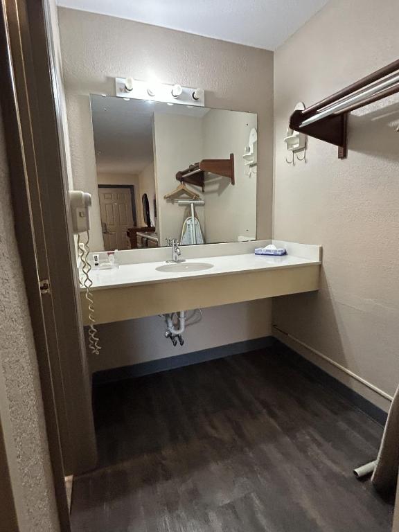 Lodge Inn Extended Stay - Error