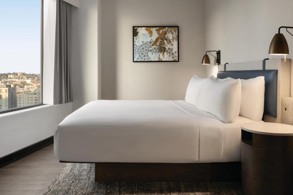Crowne Plaza Seattle, an IHG Hotel with no Resort Fee - 