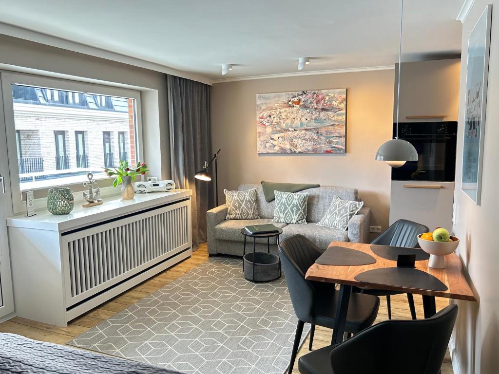 a living room with a couch and a table at Mittendrin 102 in Sylt