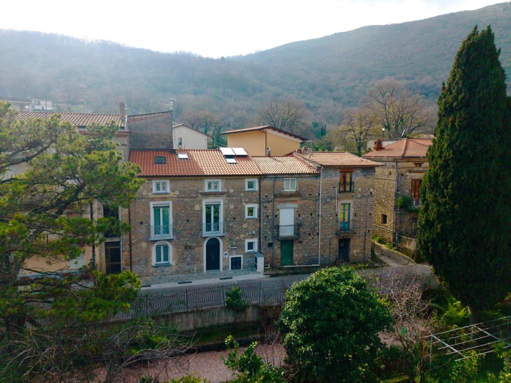 an old building in a town with a mountain in the background at La Casa Di Nonna in Licusati