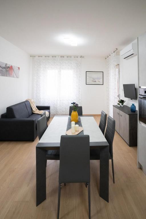 a living room with a table and chairs and a couch at Casa Memi in Chioggia