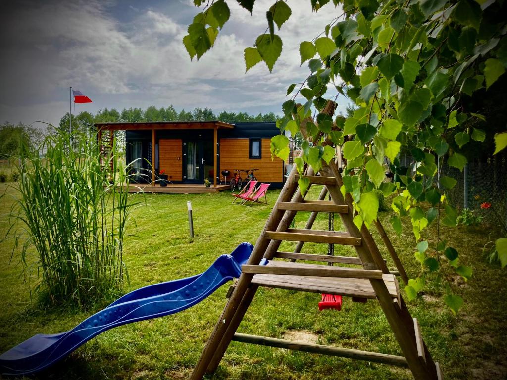 a wooden ladder in front of a house at Cisy Resort-idealny dla gości ze zwięrzętami,ogrodzony teren na wyłączność,150 m od jeziora in Makosieje