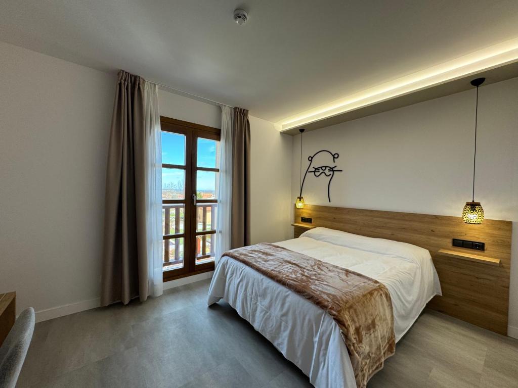a bedroom with a large bed and a window at Hotel Lupus Silva in Villardeciervos