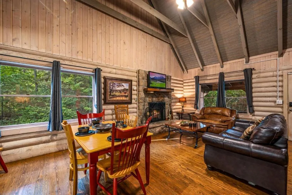 Dog-Friendly Cabin, Private Hot Tub & Game Loft
