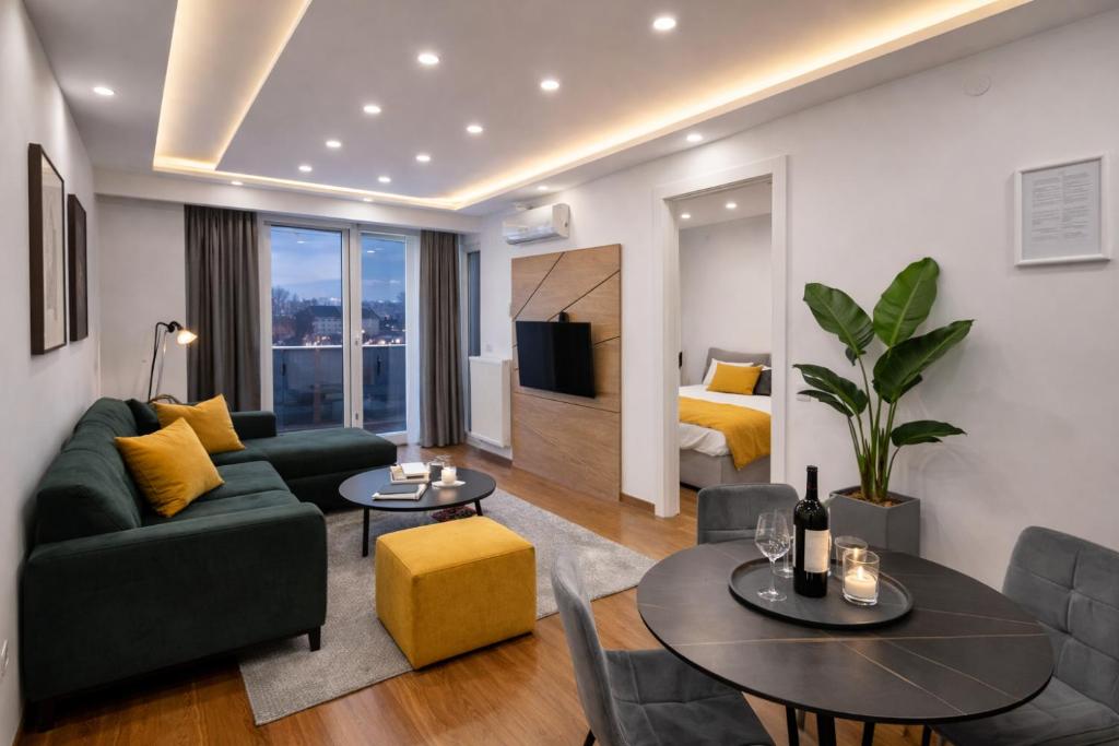 a living room with a couch and a bed at Extra Apartman Palata in Banja Luka