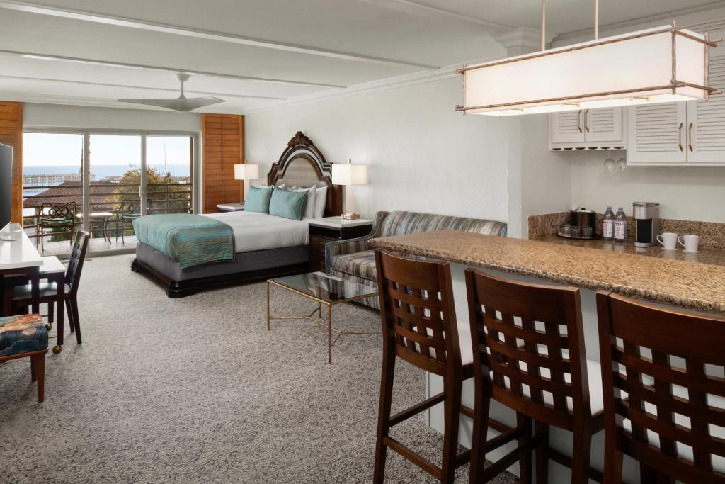 Pacific Terrace Hotel photo