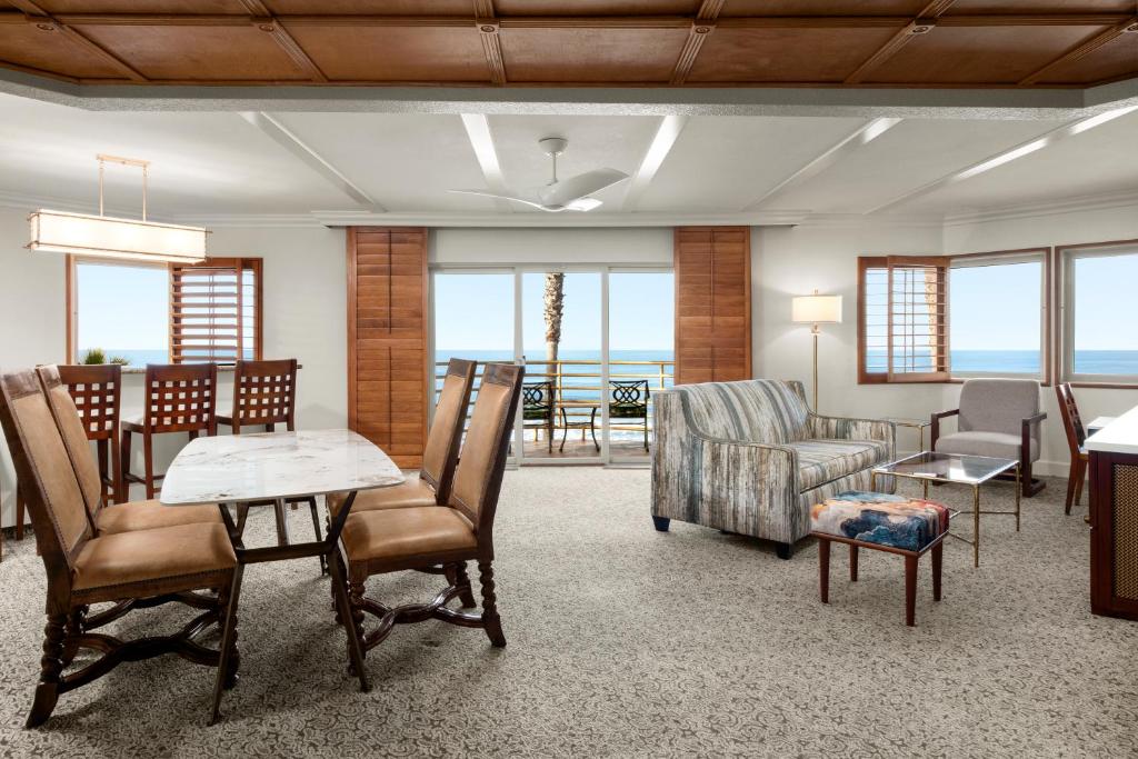 Pacific Terrace Hotel photo