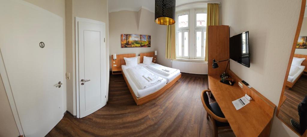 Hotel Friedensbruecke - Double Or Twin Room With Bathroom