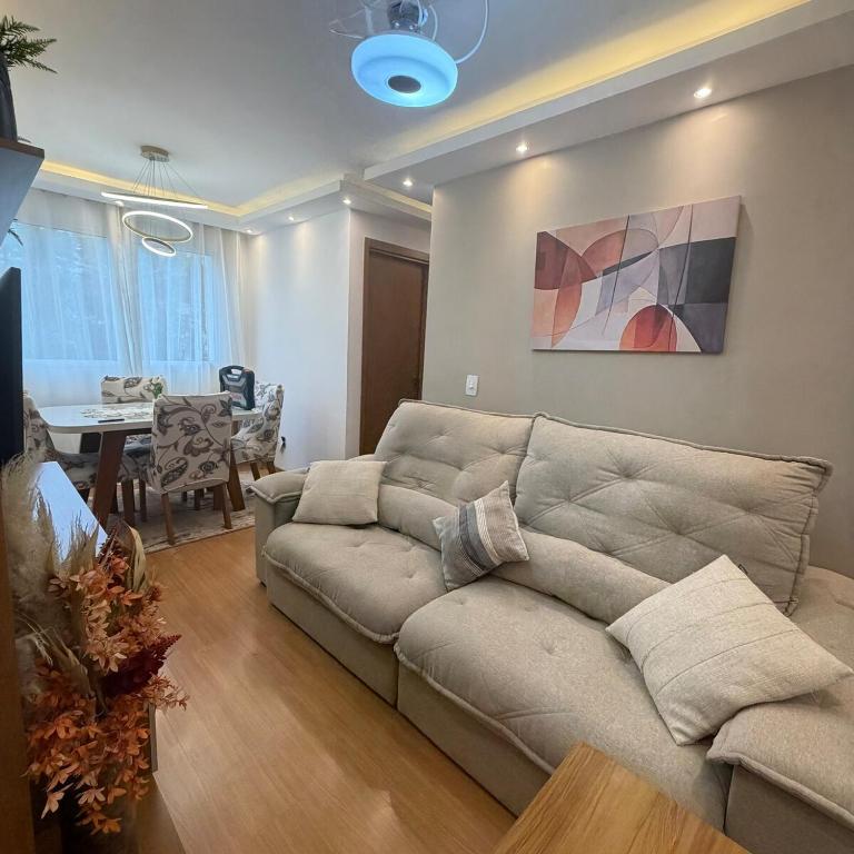 a living room with a couch and a table at Apartamento completo e confortável em Duque de Caxias in Duque de Caxias