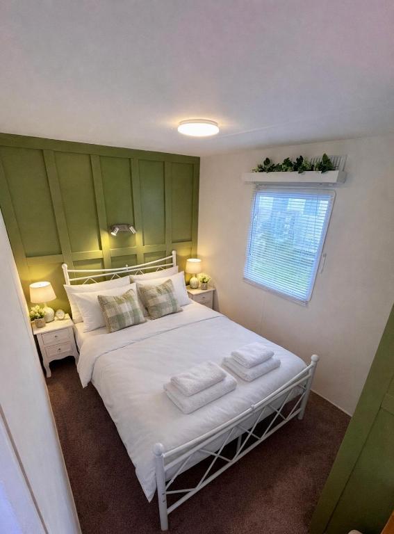 a bedroom with a white bed and a window at Soluthera in Par