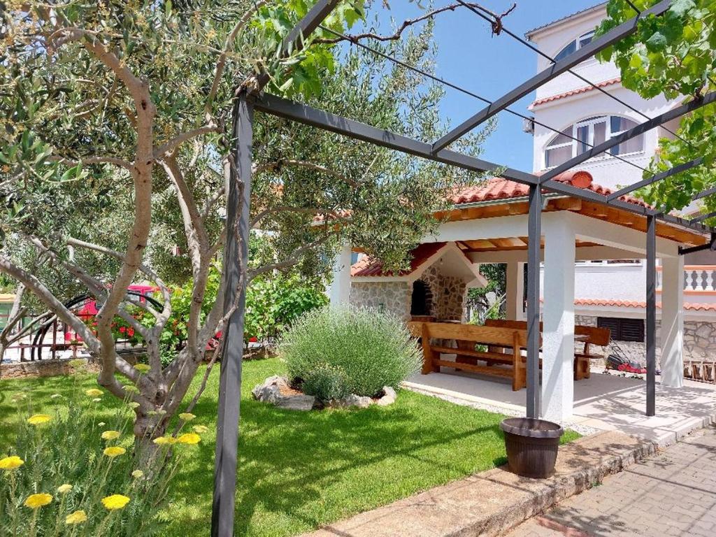 Apartments with parking space Vodice - 6452