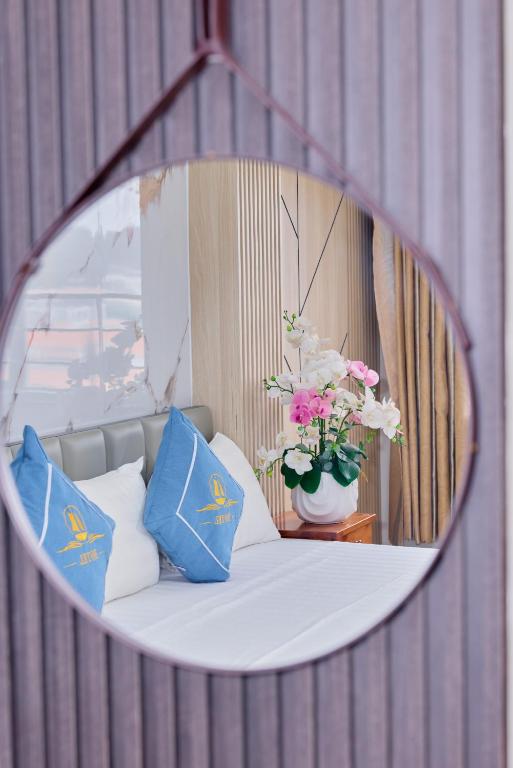 Huong Cang Sea View Hotel - Deluxe Double Or Twin Room With City View