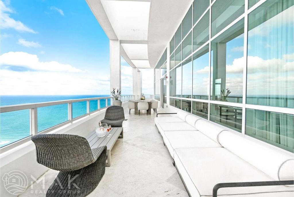 FontaineBleau Penthouse The Pinnacle of Luxury, Miami Beach ...