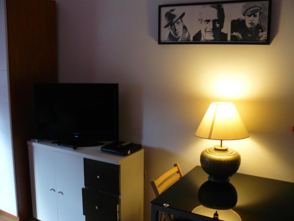 TV a/nebo společenská místnost v ubytování Celic Art Apartments