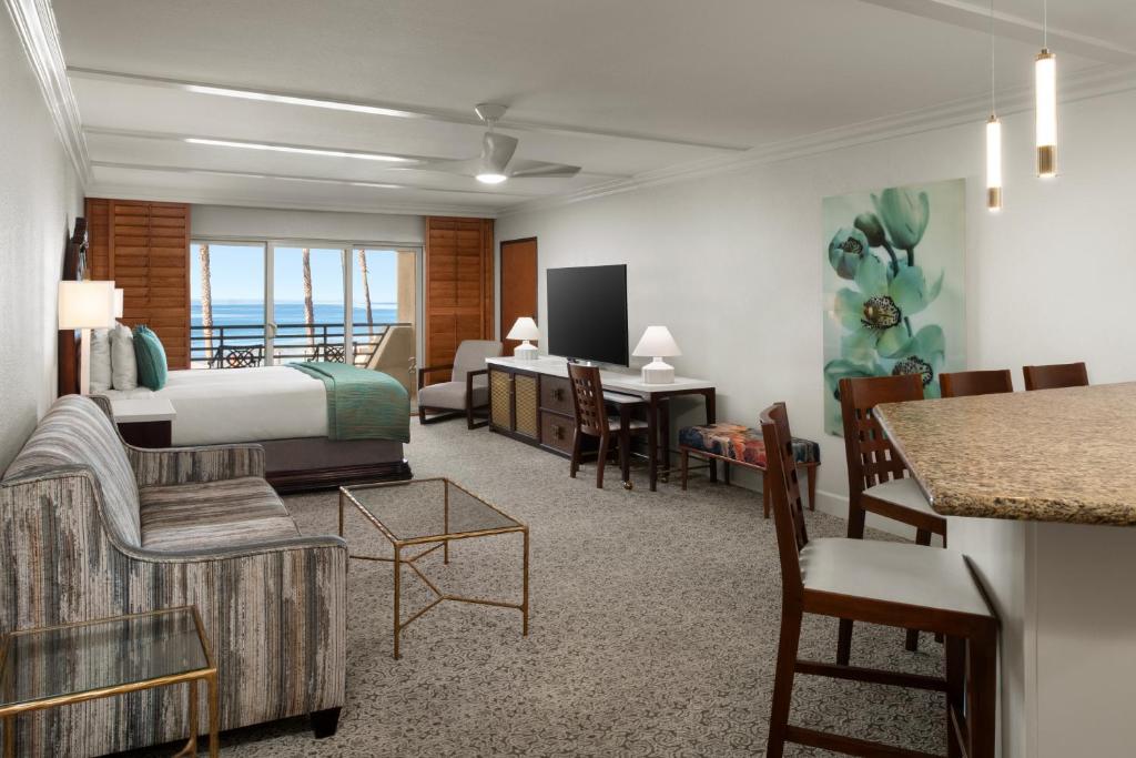 Pacific Terrace Hotel - 