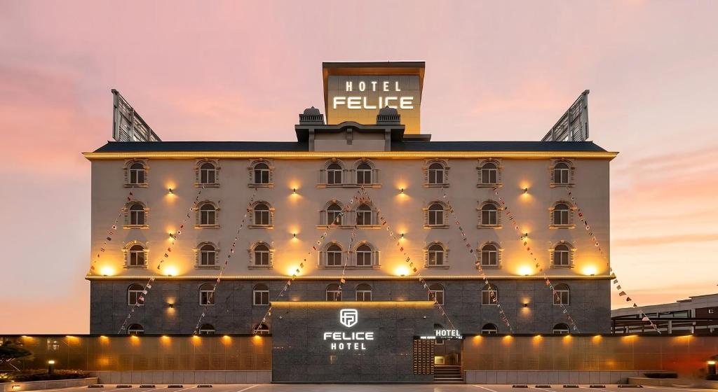 a hotel building with a sign on top of it at Hotel Felice Dongchon Amusement park in Daegu