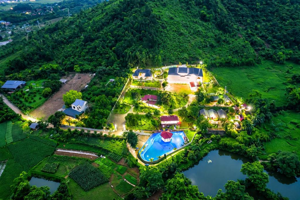 an aerial view of a house with a swimming pool at Thành An Homestay in Hòa Bình