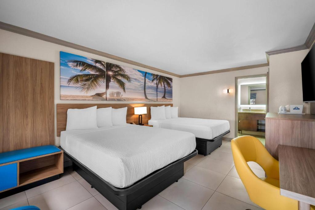 Days Inn by Wyndham Florida City - Queen Room With Two Queen Beds - Non-Smoking