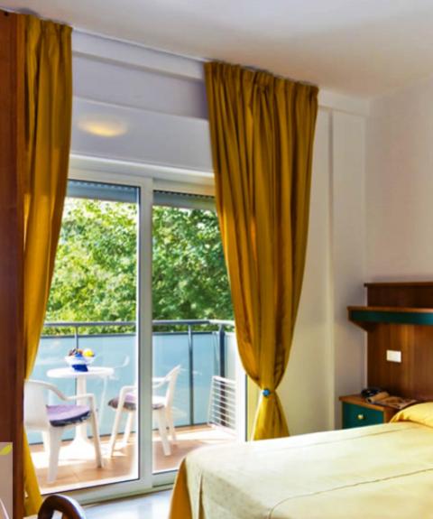 A bed or beds in a room at Hotel Gimm