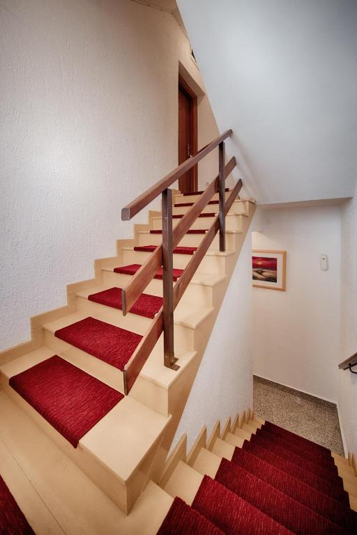 Photo de la galerie de l'établissement Apartments and Rooms Dis, à Vis