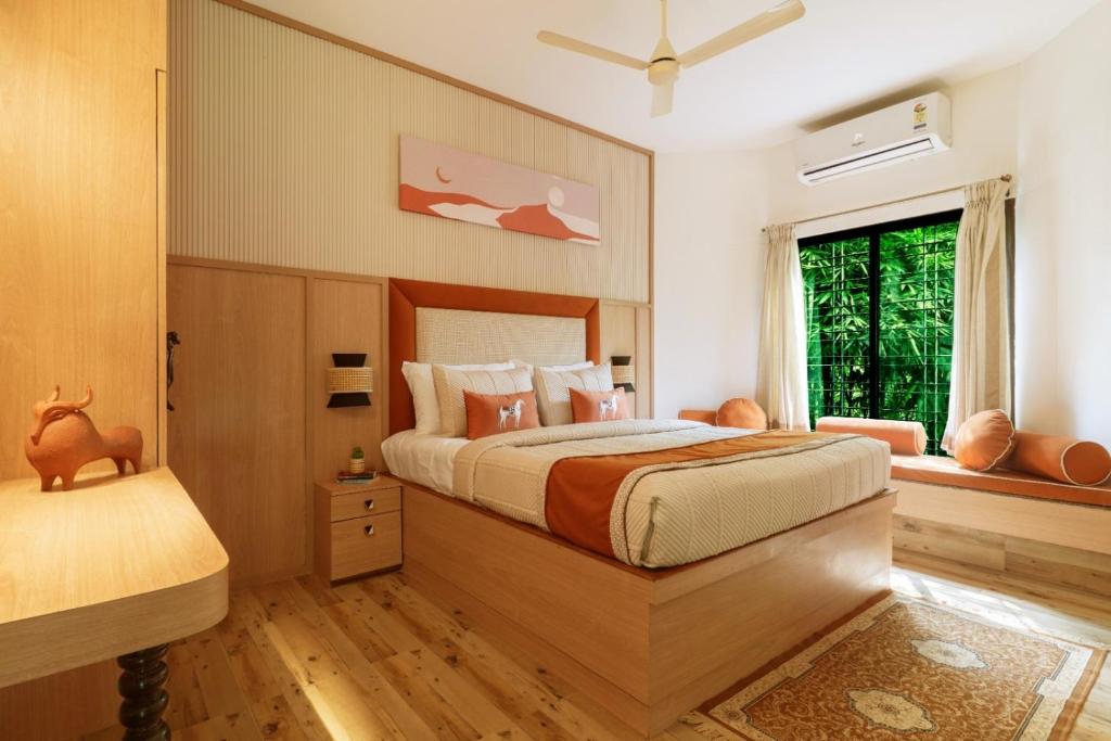 a bedroom with a large bed and a window at Olive Resort - Sillari Pench in Silāri