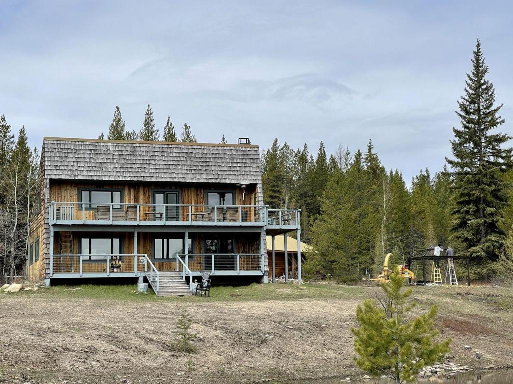 Secluded Off-Grid Cabin with Glacier Park Views and Wall Tents near ... - Off Grid Apartment Secluded In Scenic Area