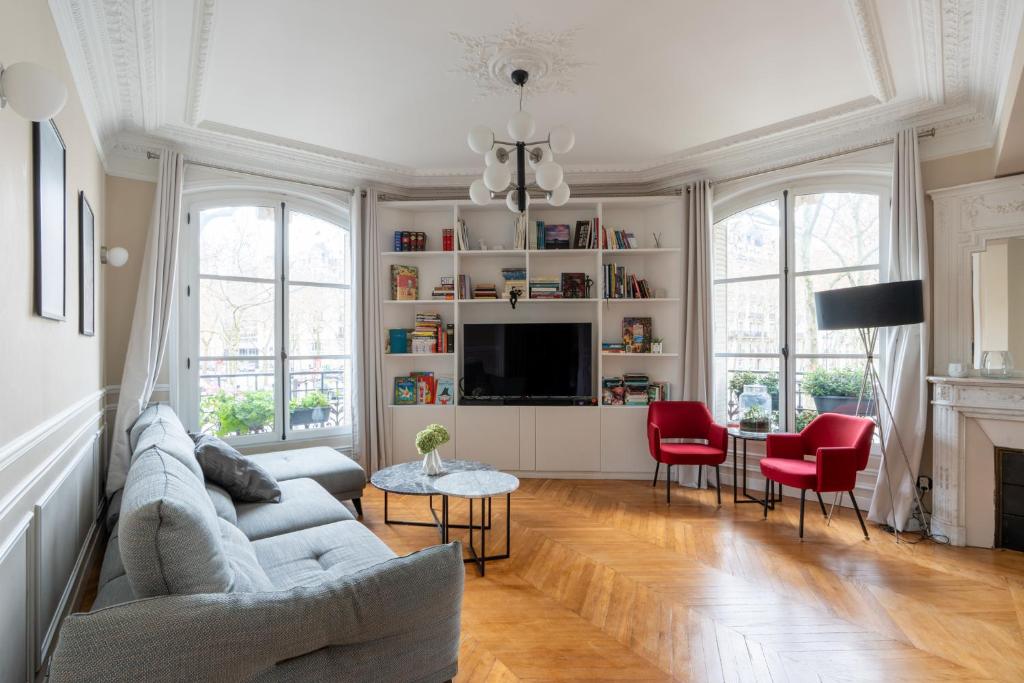 Bright And Spacious 3BDR Apt Near Eiffel Tower