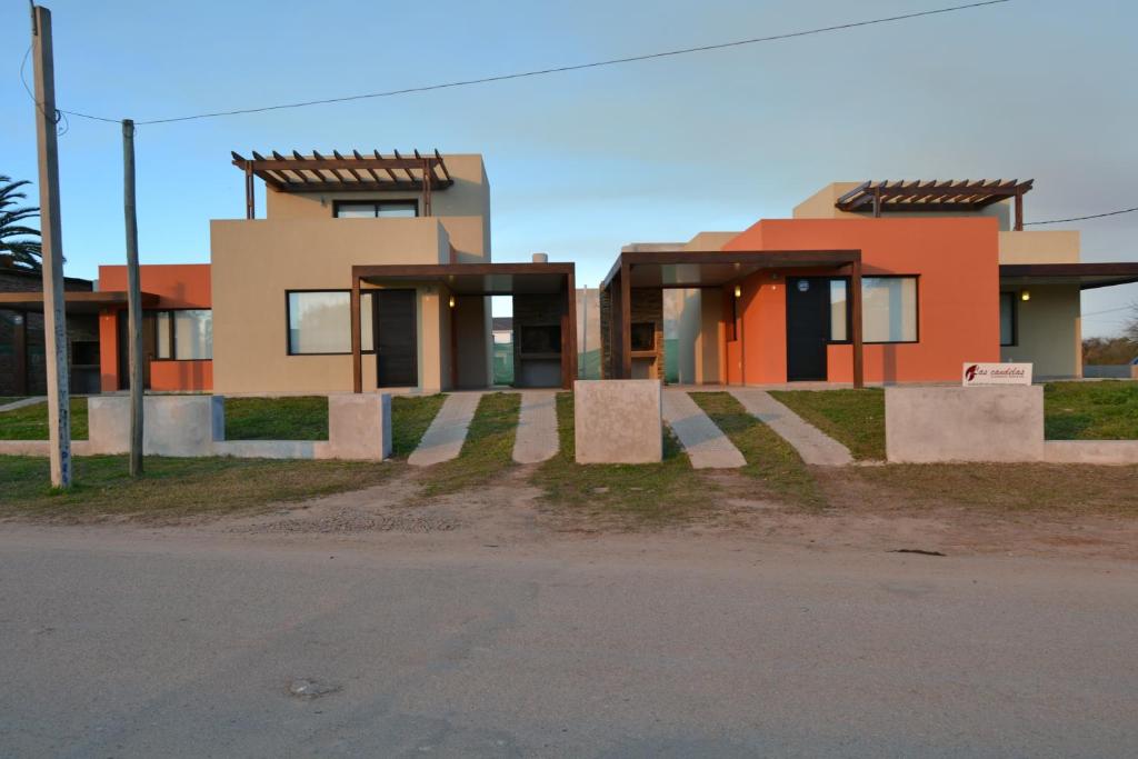 Edificio en el que se encuentra el hostal o pensión