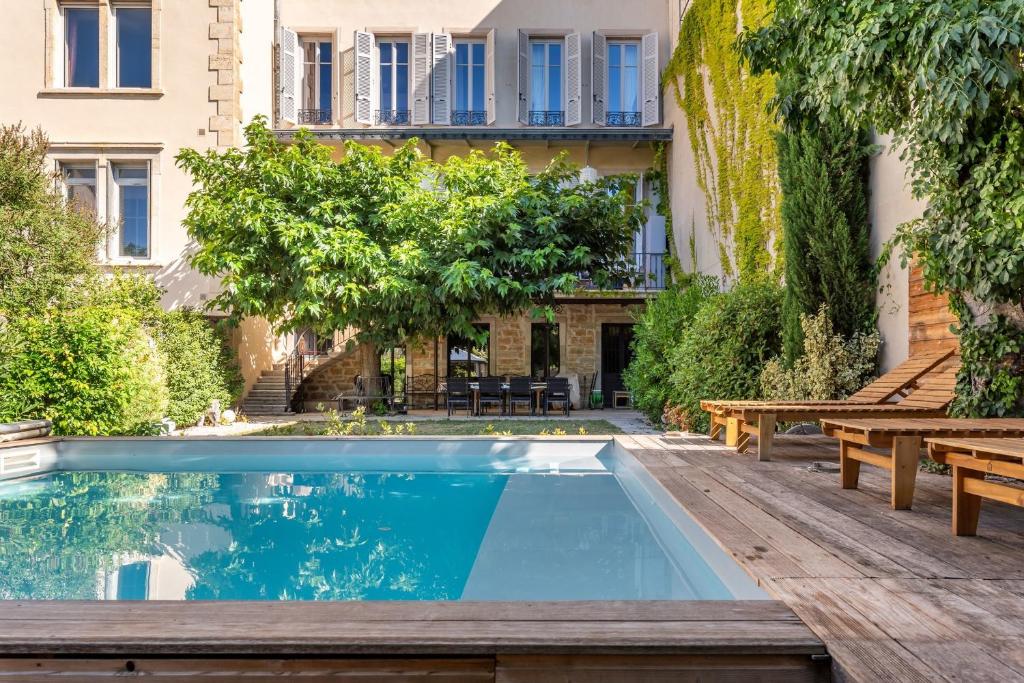 Discovery - a villa with a swimming pool that reveals all its charm