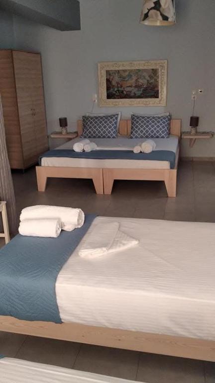 two beds in a room withthritisthritislictslictslicts at Mulberry house in Elafonisos