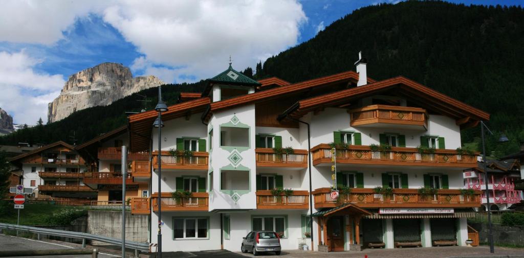 Nespecifikovaný výhled na hory nebo výhled na hory při pohledu z hotelu