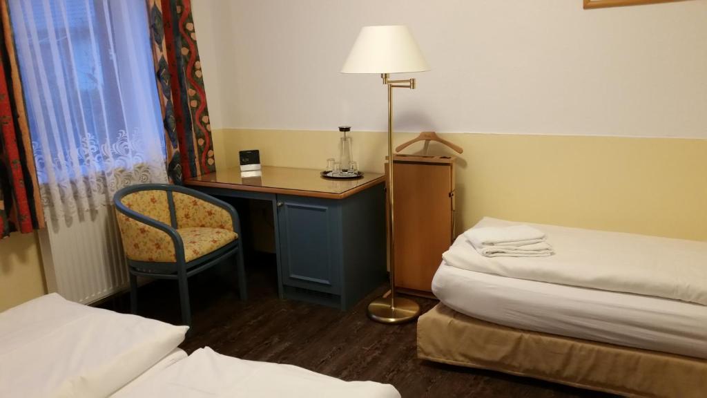 Postel nebo postele na pokoji v ubytování Hotel am Wasserturm