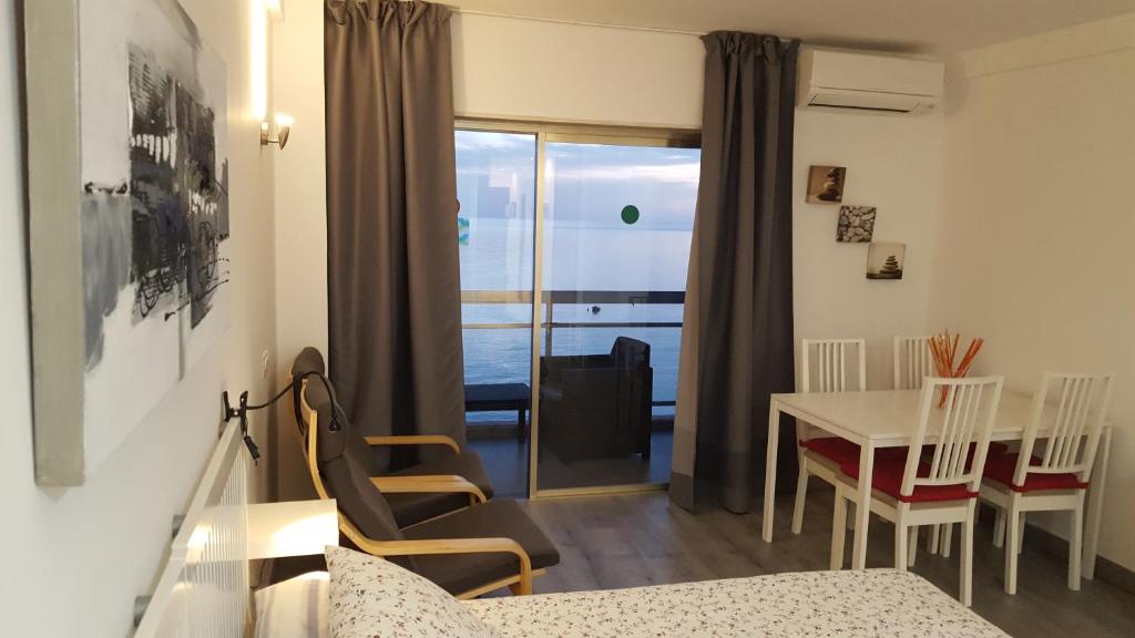 Posedenie v ubytovaní Apartamentos Chinasolymar