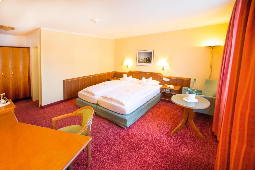 Postel nebo postele na pokoji v ubytování Hotel Weisses Lamm