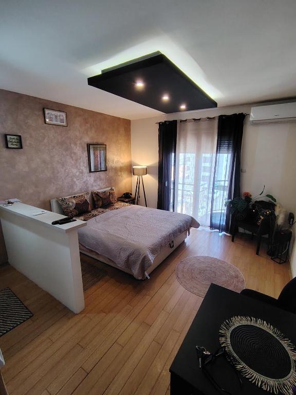 Säng eller sängar i ett rum på BG apartman