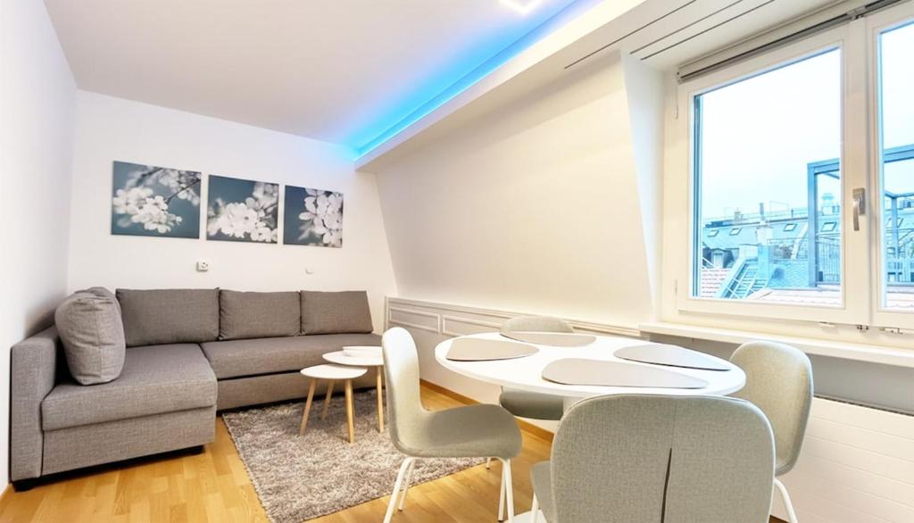 Quiet City Apartment near Lake & Opera