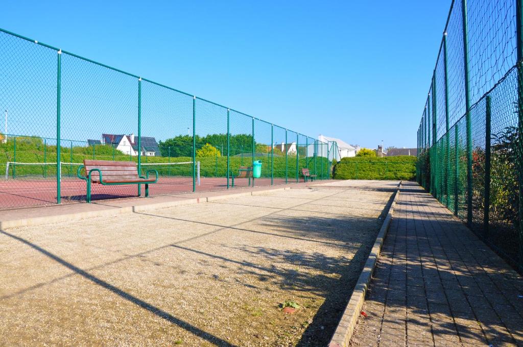 Tenis a/nebo squash v ubytování Zeepark Haerendycke nebo okolí
