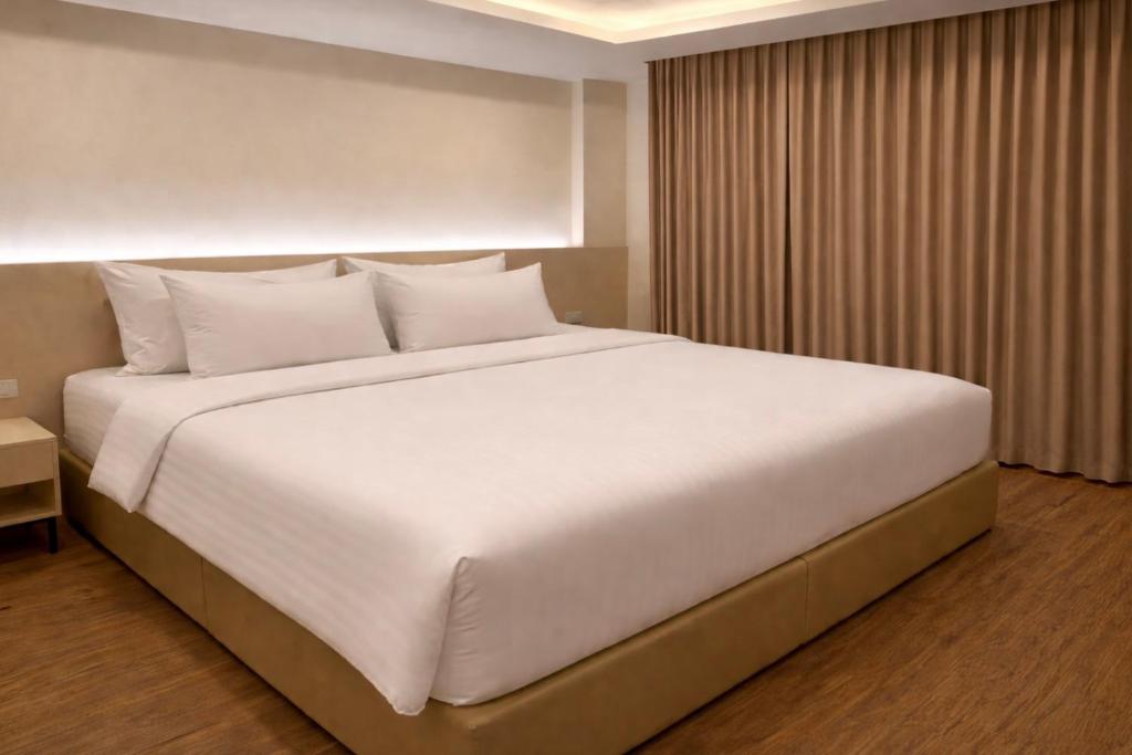 Pinotel Prachuap - โรงแรมพิโนเทล ประจวบ - 双人间 - 带阳台（2名成人+1名儿童）