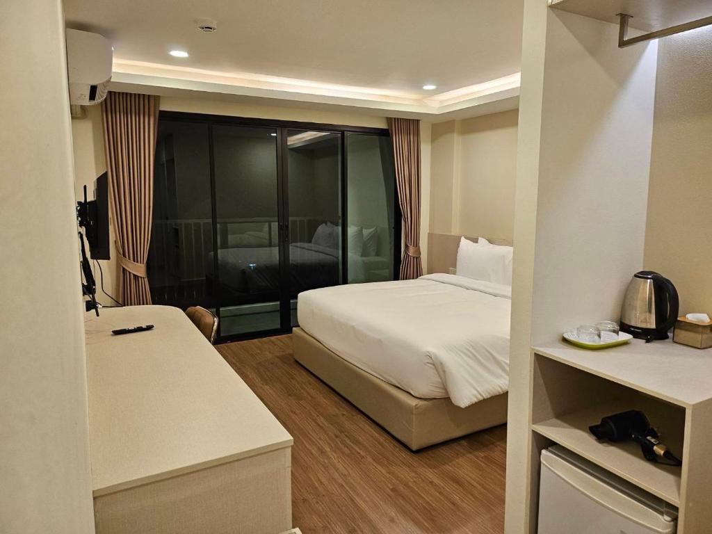 Pinotel Prachuap - โรงแรมพิโนเทล ประจวบ - Tweepersoonskamer Met Balkon