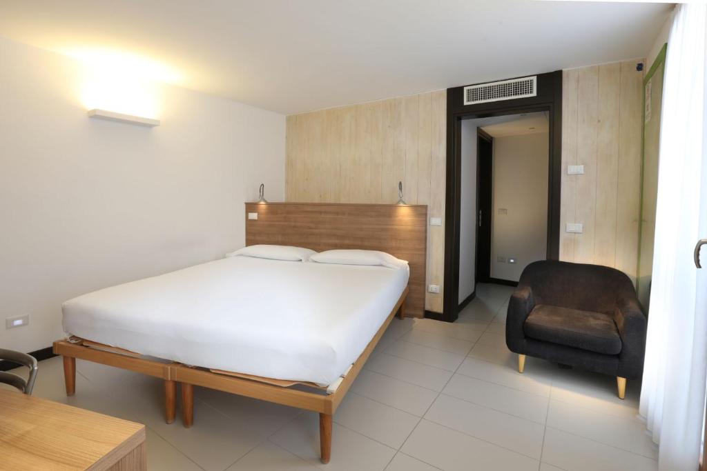 Lago & Monte Varese Apartments near Hospital and University - Estudio Doble Deluxe